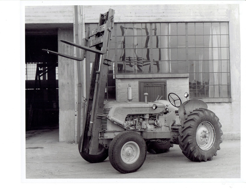 Illustration for article titled Old Tractors